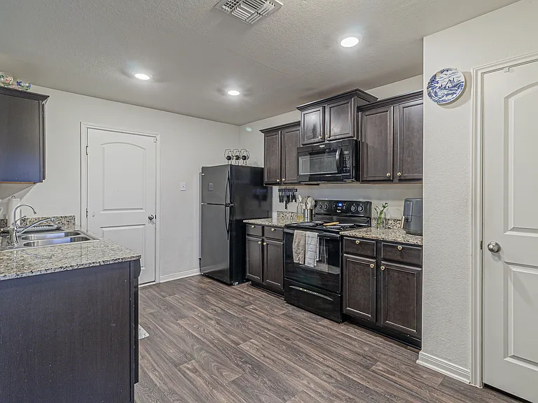 2831 Lavender Mdw — Photo 8