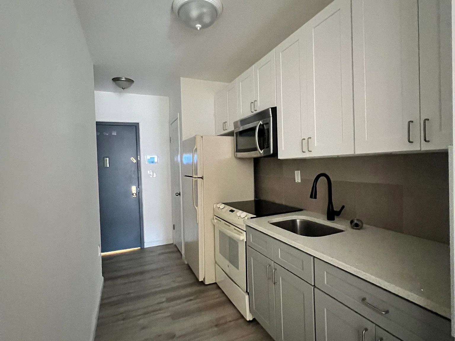 683 Fairfield Ave — Photo 2