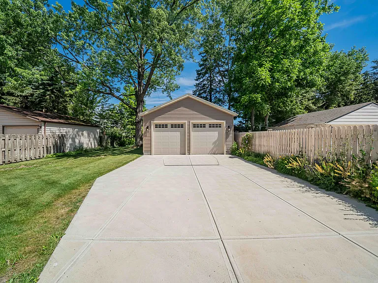19982 Carolyn Ave — Photo 34