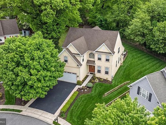 2nd image of 304 Carolee Cir