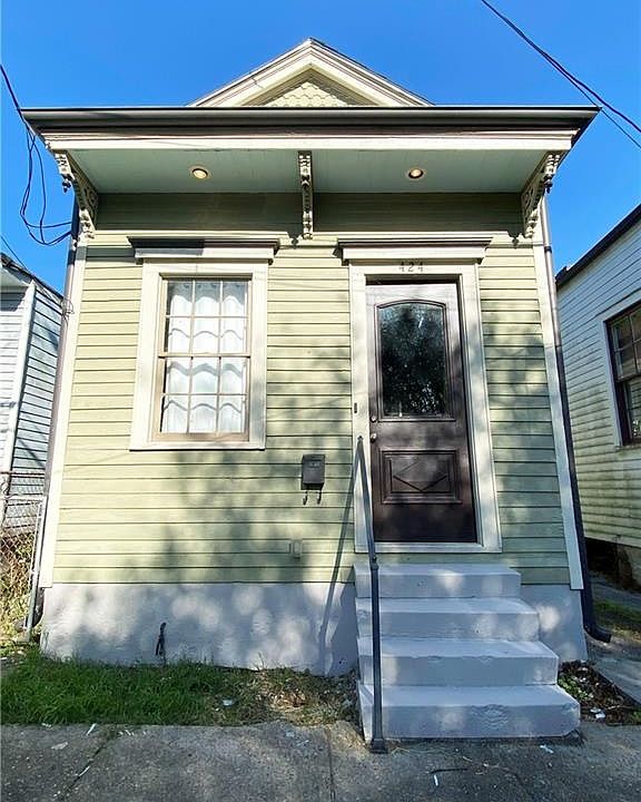 1st image of 424 Tricou St