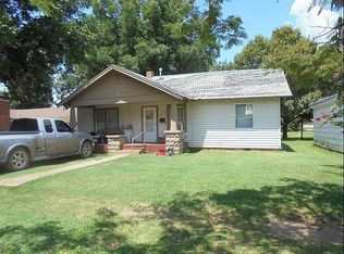 706 W Chickasaw St, Lindsay, OK 73052