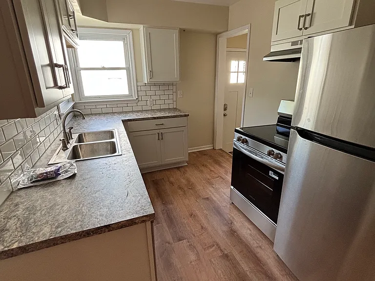 949 Canterbury St SW — Photo 4