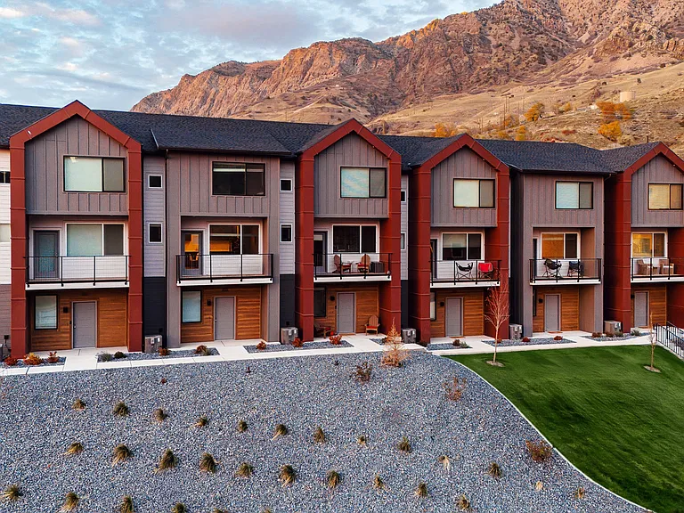 Enduro Townhomes — Photo 19