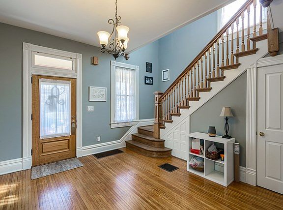 2nd image of 1230 Saint Ann St