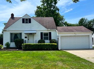 5132 Strawberry Ln, Willoughby, OH 44094