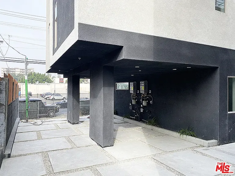 250 S Burlington Ave #250 — Photo 46