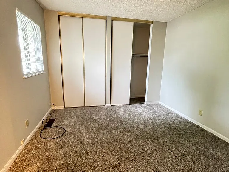 2105 Brady Ln — Photo 12