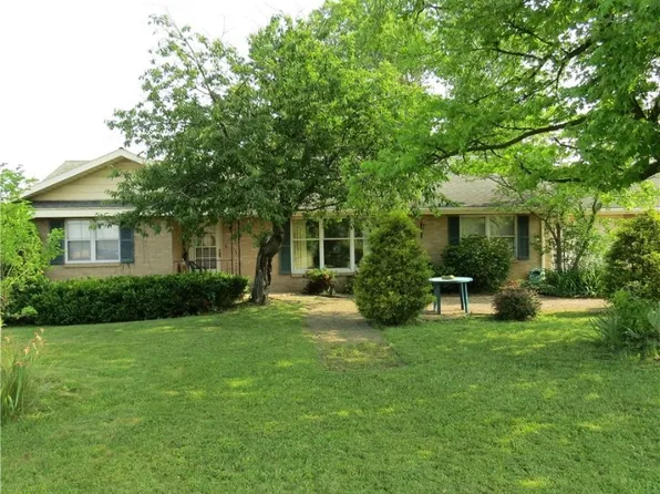 576 12th St NW, Carrollton, OH 44615