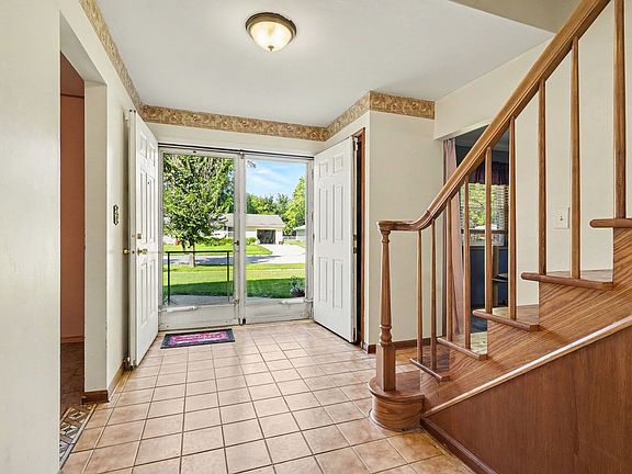 5th image of 1715 Lily St