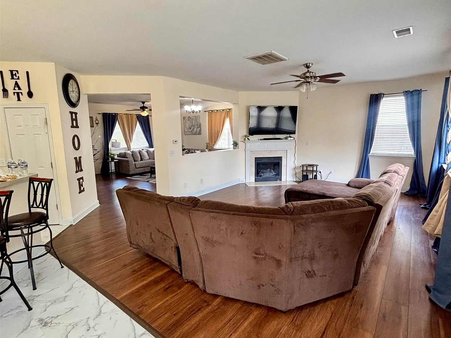 4 bed, 2729 sqft, $2,300 — Photo 4