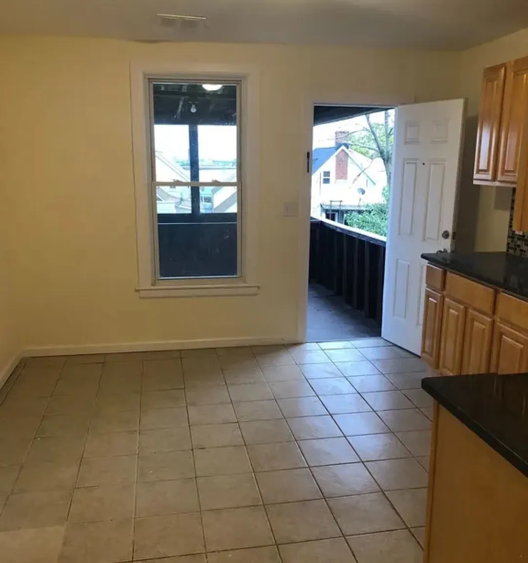 4 bed, 1000 sqft, $2,500 — Photo 3