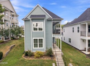 225 W Deaderick St, Jackson, TN 38301