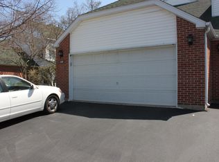 119 E Hemstead St, Lake Bluff, IL 60044