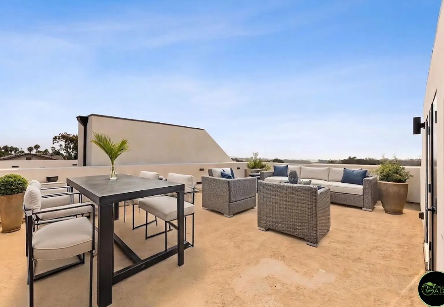 Gorgeous, Spacious Two Bedroom Apartment! — Photo 1