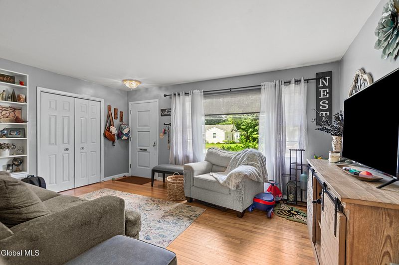 4th image of 14 Barber Avenue