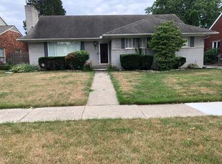 19927 W Doyle Pl, Grosse Pointe Woods, MI 48236