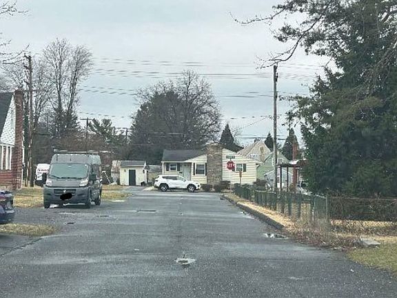 Exterior Neighborhood (street photo)