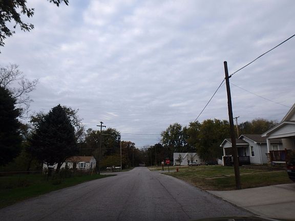 4th image of 5633 Clark Ave