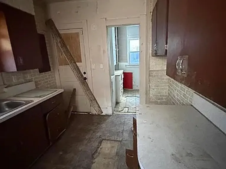 298 W Park St — Photo 9