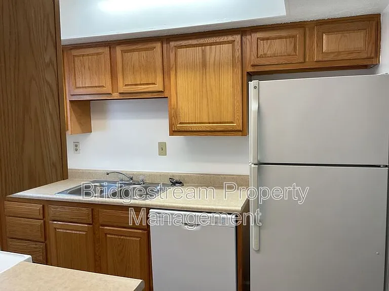 961 Taylorsview Dr — Photo 5