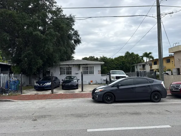 1325 SW 6th St #1-2-4, Miami, FL 33135
