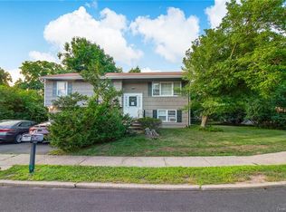 19 Bedford Ct, Spring Valley, NY 10977