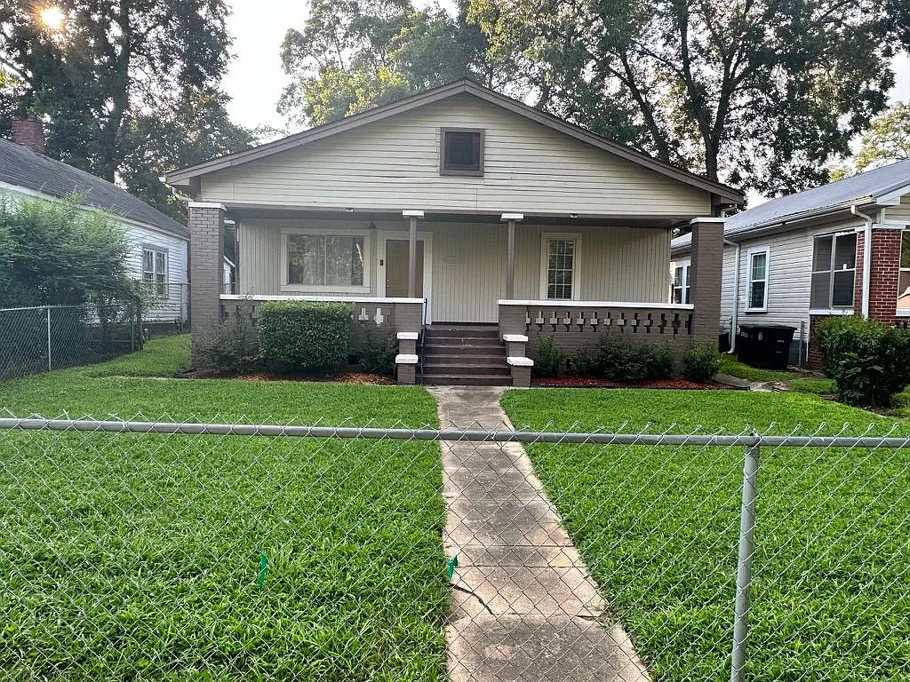 3 bed, 1.0 bath, 1540 sqft, $1,100 — Photo 1