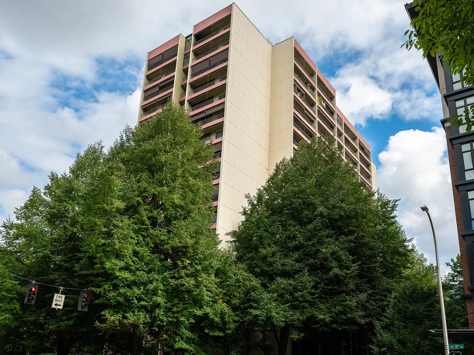 Rose Schnitzer Tower Apartments — Photo 1