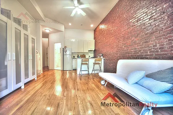 Rented by Metropolitan Realty | media 3