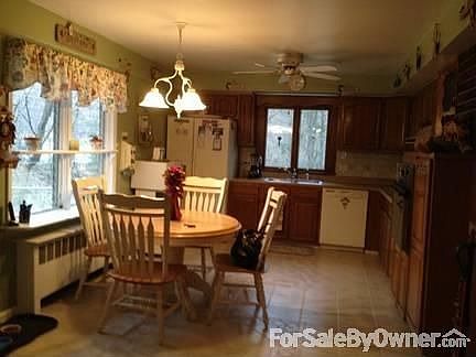 3rd image of 82 Glen Forest St