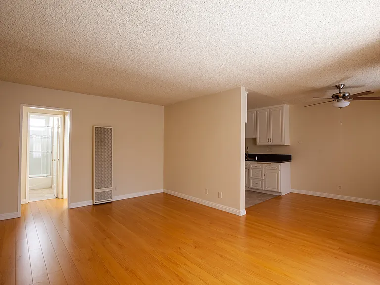 Coldwater Canyon Apartments — Photo 8