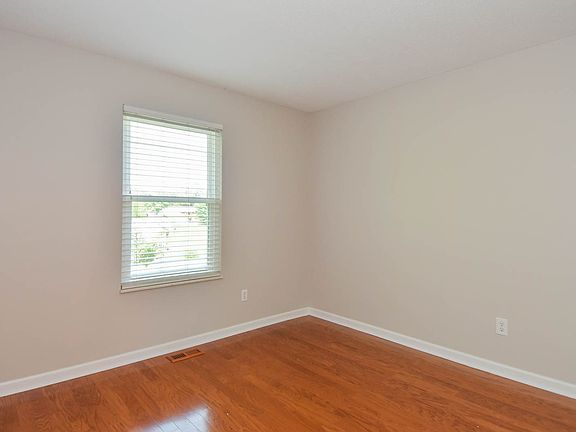 4th image of 548 Woodhill Estates Dr