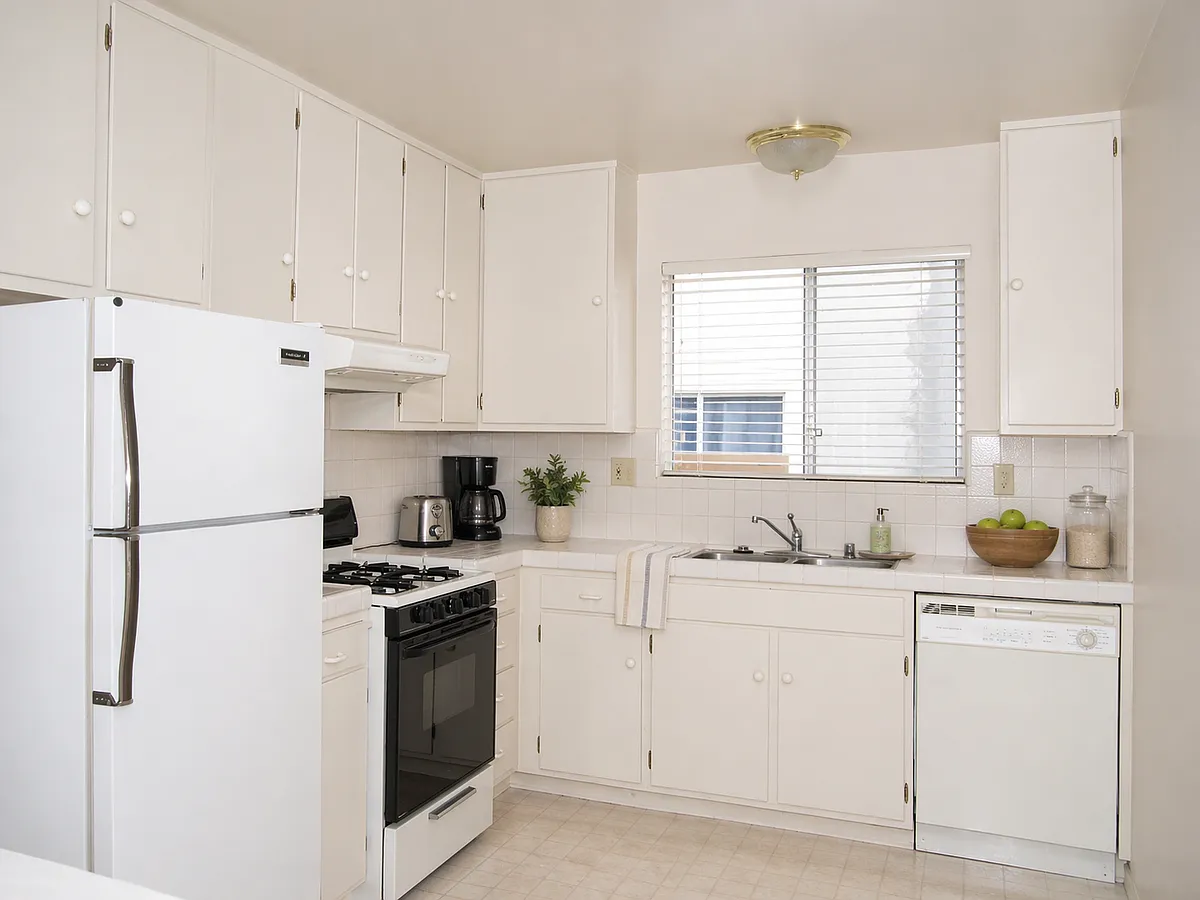 Building Photo - 205 Dunecrest Ave #3