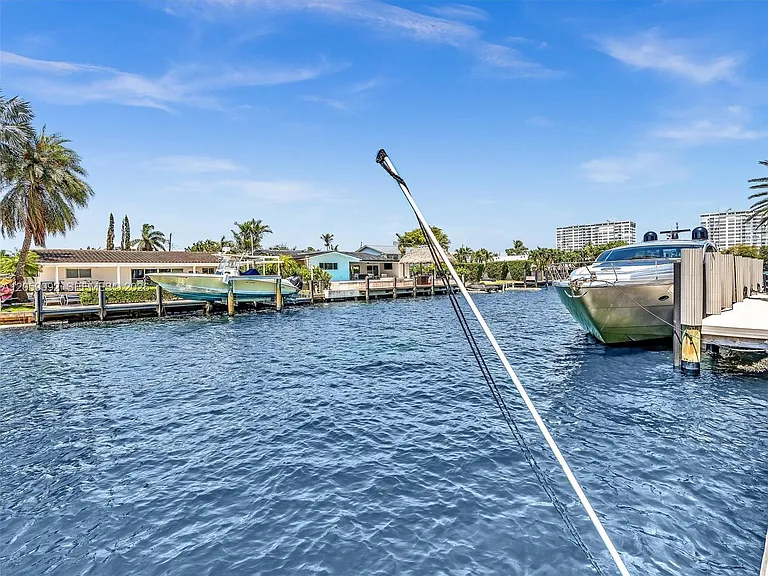 11900 N Bayshore Dr #205 — Photo 3