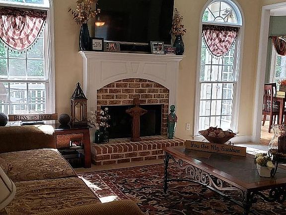 2 story lv/fam room