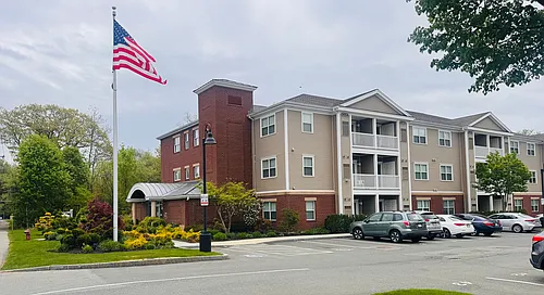 Americana Apartments Photo 1