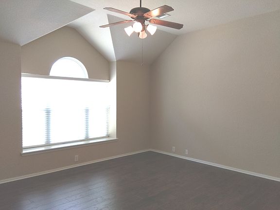 2nd image of 1011 Tumbling Oaks