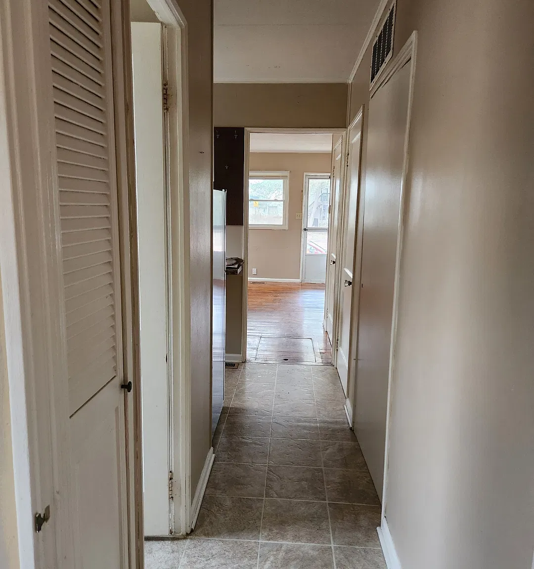 413 S College Ave — Photo 3