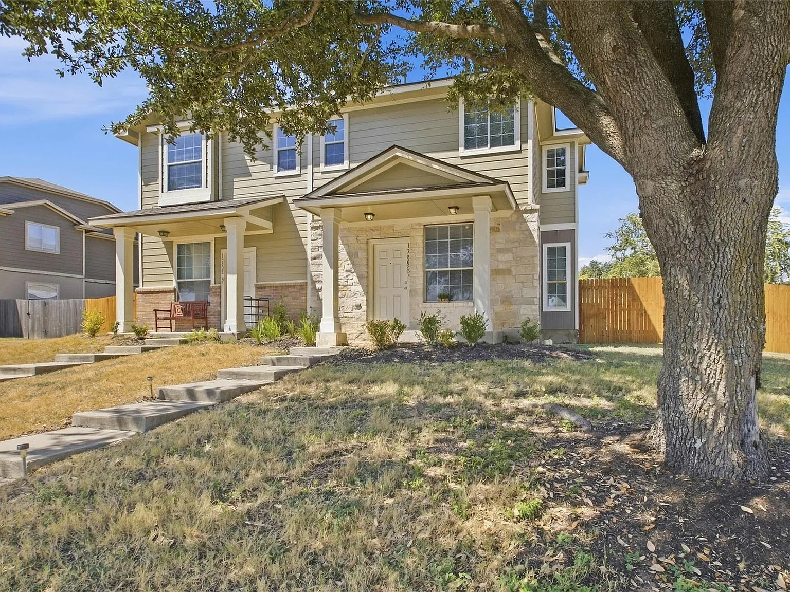 3 bed, 2.5 bath, 2719 sqft, $1,950 — Photo 2