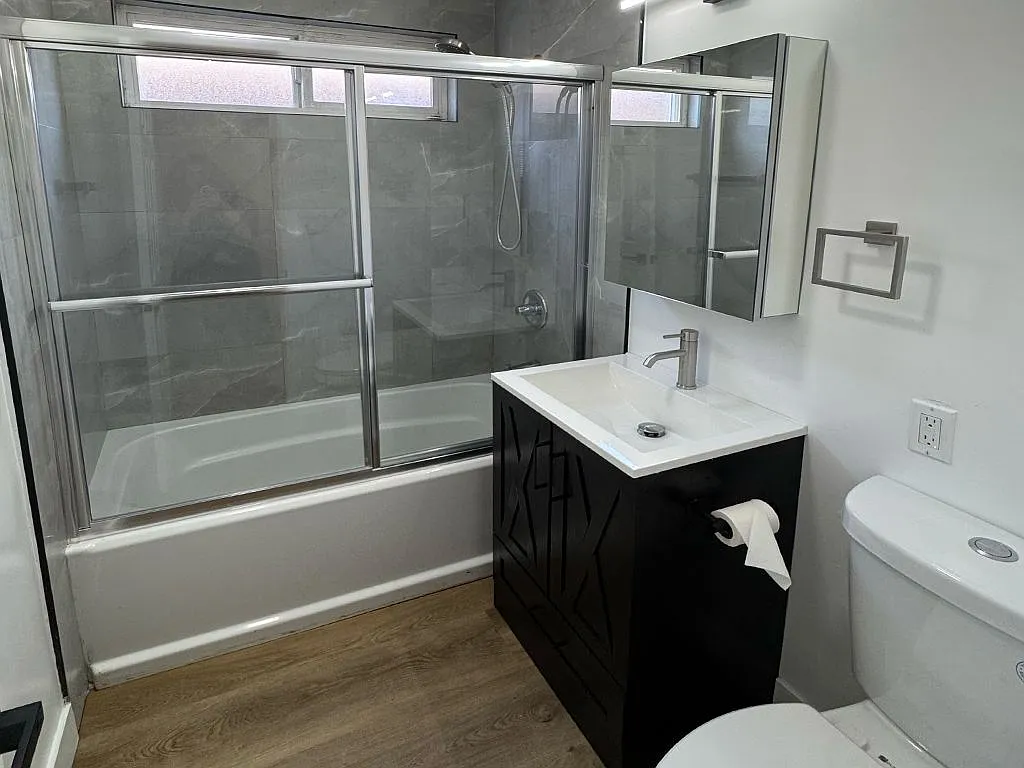 2 bed, 1.0 bath, 1100 sqft, $2,100 — Photo 3