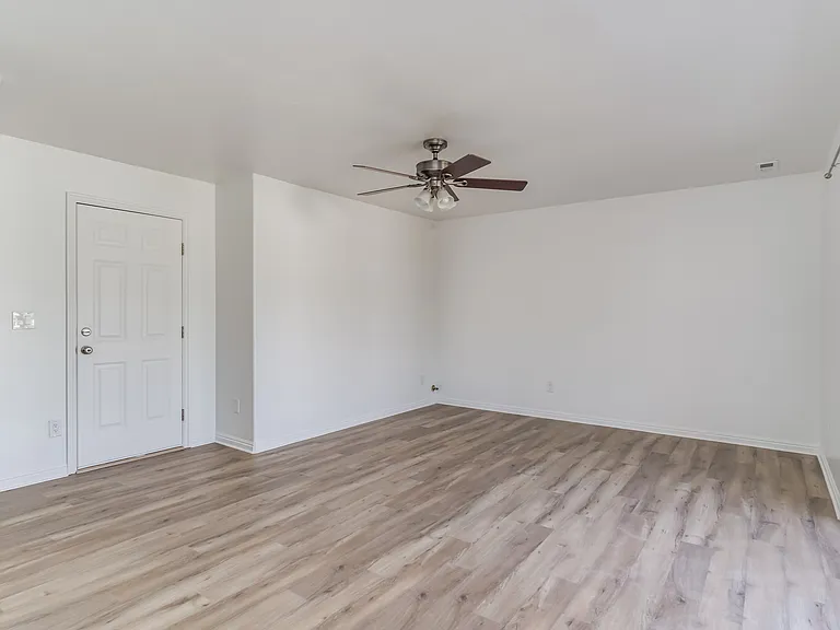 2519 S 1400 W — Photo 14