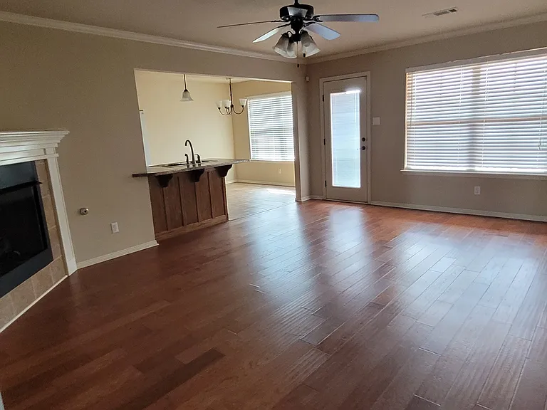 2326 Amy Ln — Photo 3