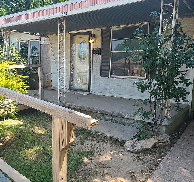 1st image of 2510 Dundee Ave