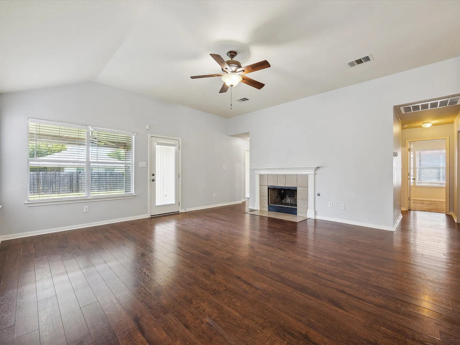 4 bed, 1802 sqft, $2,095 — Photo 3