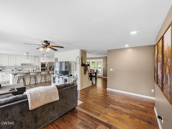 4th image of 607 Colonial Dr