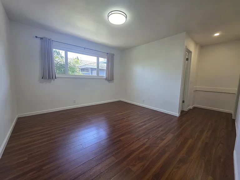 3360 Los Prados St — Photo 11