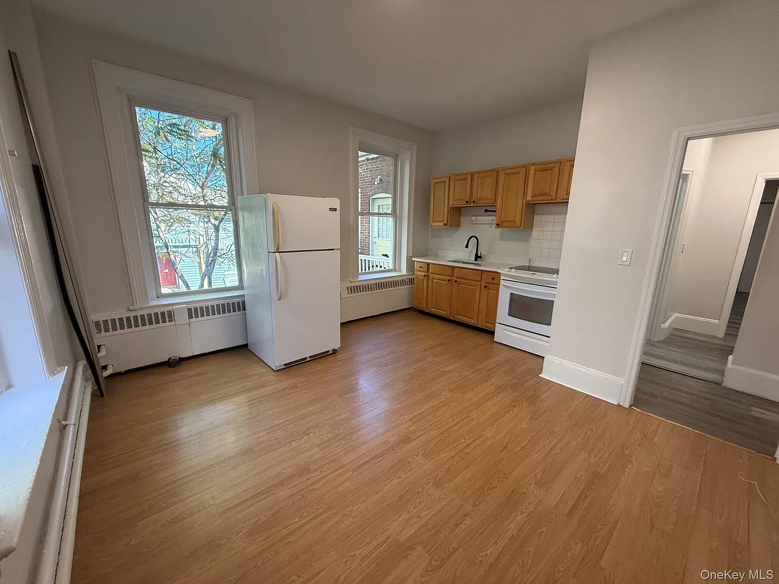 3 bed, 1.0 bath, 1150 sqft, $2,300 — Photo 3