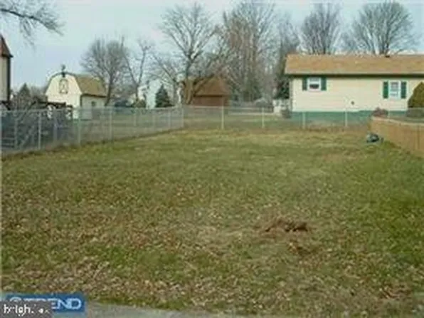 1 Walnut St, Marcus Hook, PA 19061