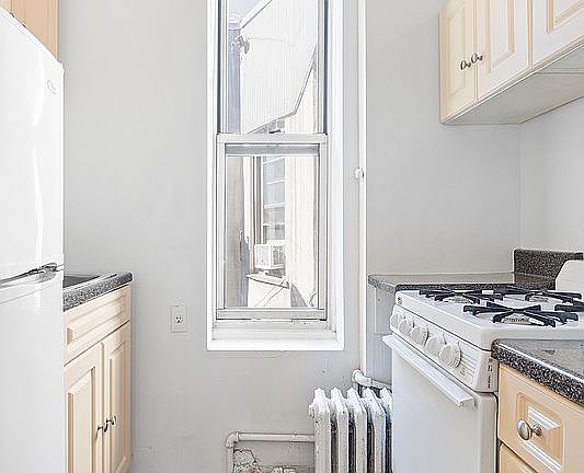3rd image of 314 Mott St #2F